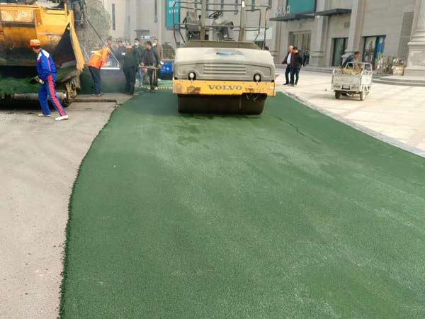 彩色瀝青施工現(xiàn)場(chǎng)